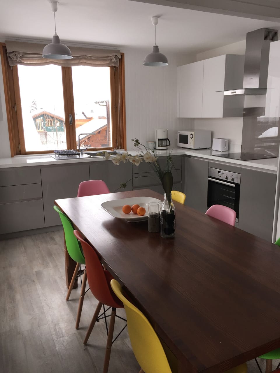 Dining area, kitchen
