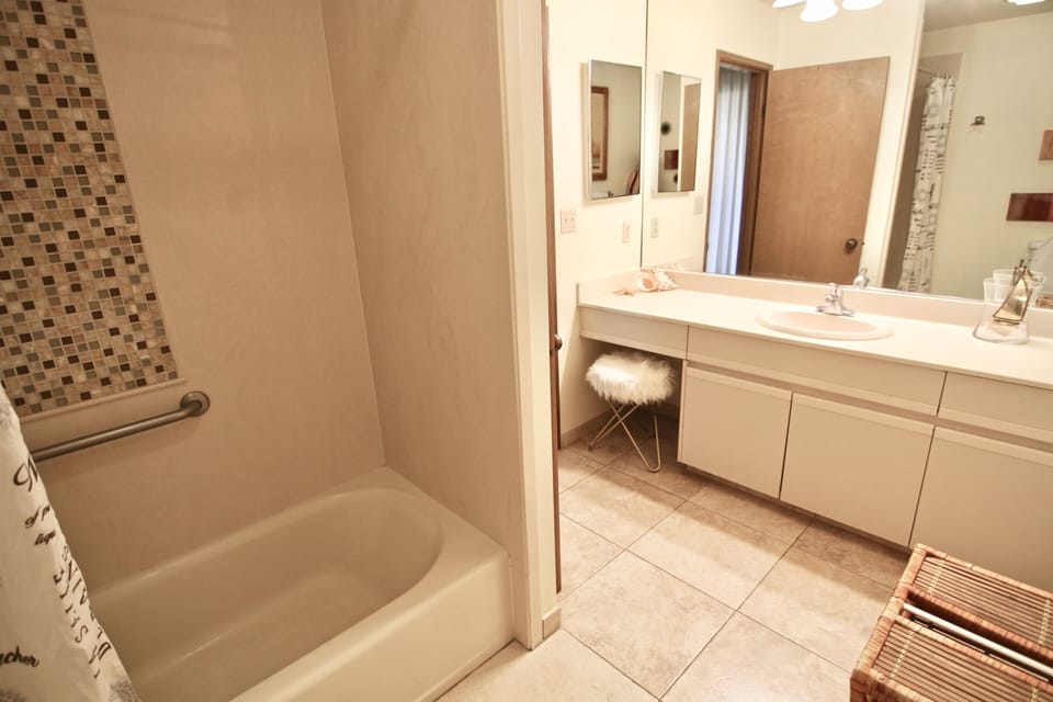 Master en-suite with large vanity, make up counter, and full tub shower 