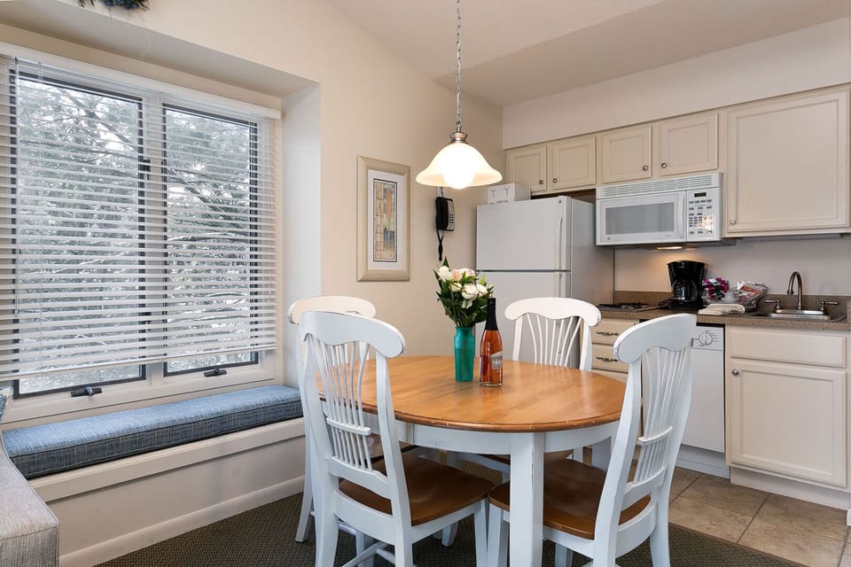 Renovated Kitchenette – Stovetop, microwave, fridge, coffee/tea setup