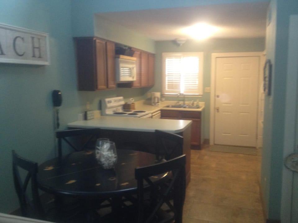Full Kitchen with all the amenities