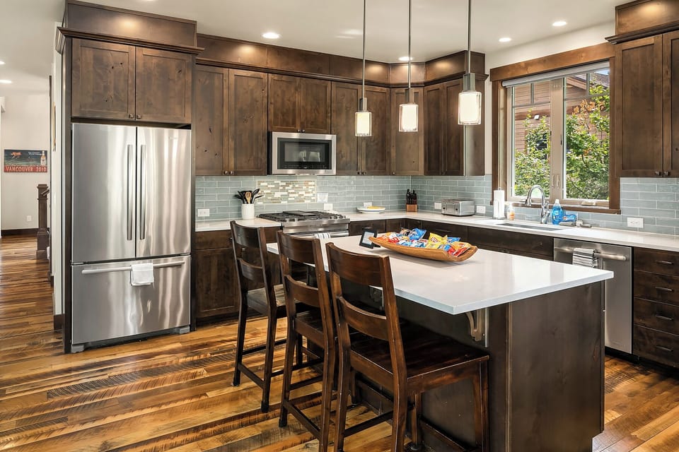 Kitchen with snacks to enjoy upon entering! 