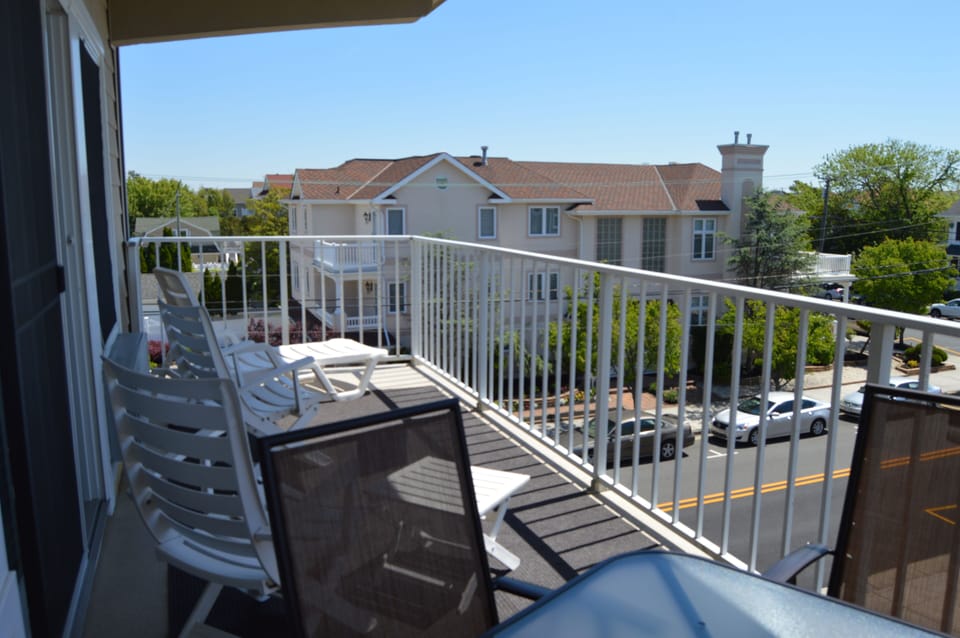 Deck view end unit
