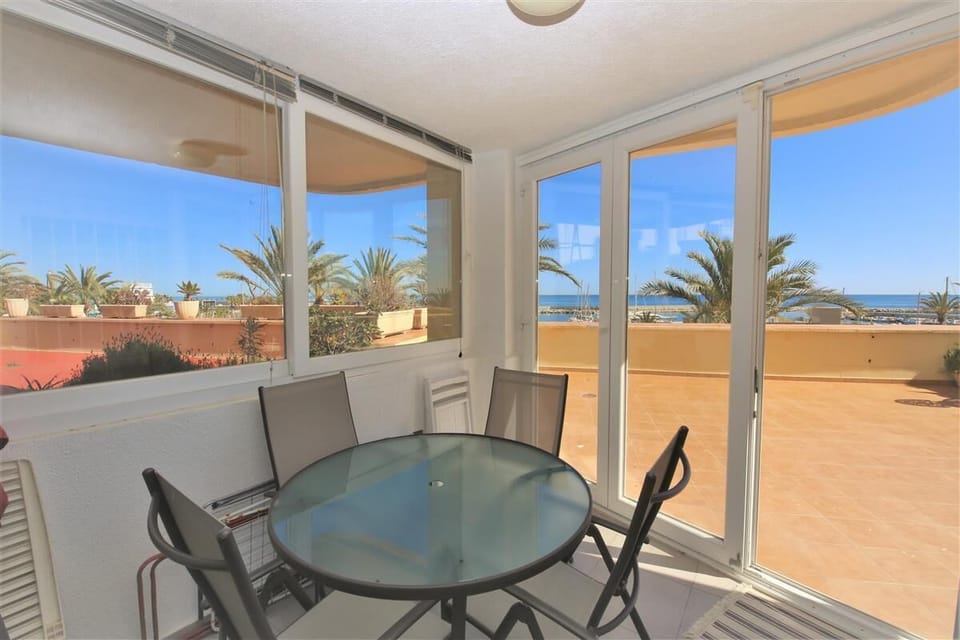 Additional dining area to have lunch or dinner on the terrace