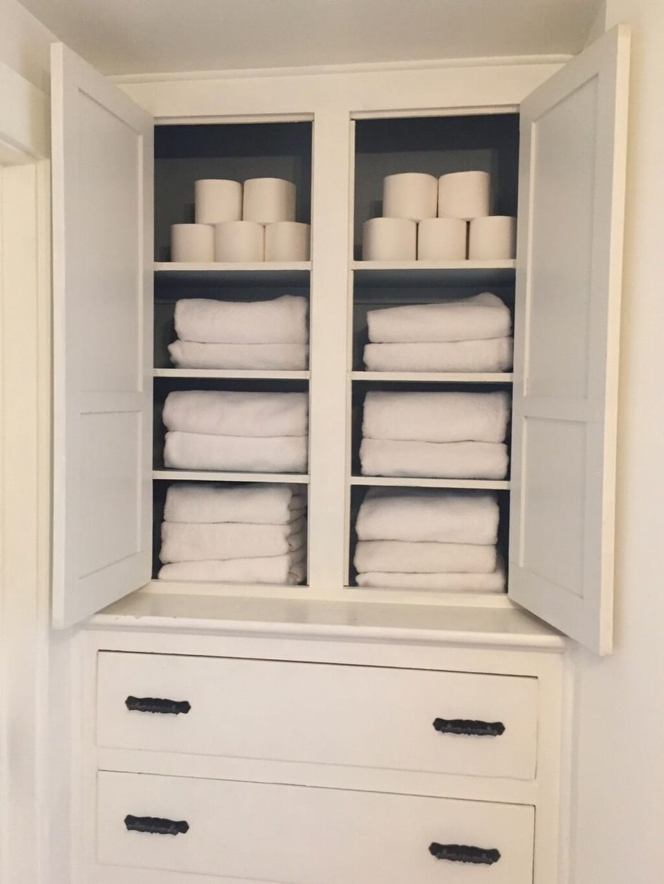 Our bath and bed linens are 100% cotton and skin-sensitive laundered.