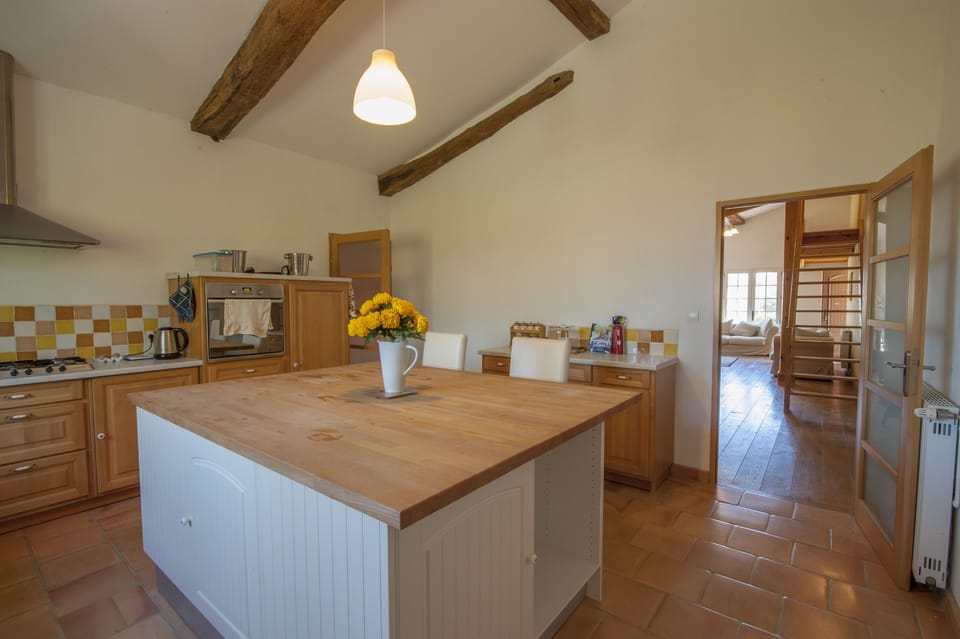 Las Mothes kitchen