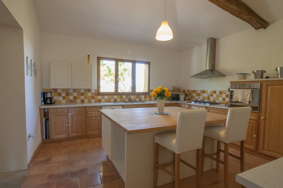 Las Mothes kitchen