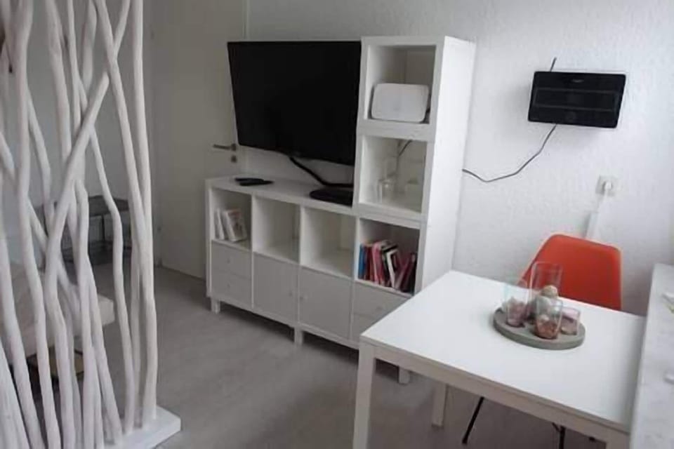 decfb9f9-13cd-4bb3-a01a-4bb14b1314db