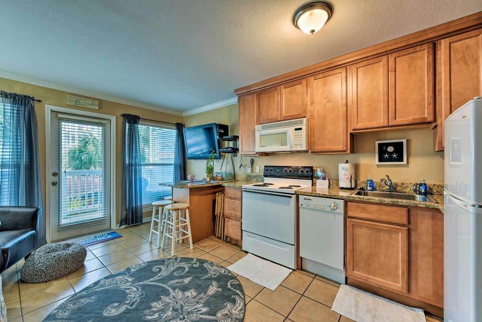 Kitchen | Coffee Maker | Paper Towels | Trash Bags