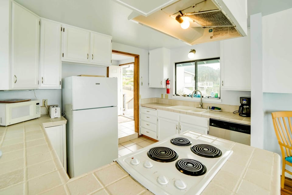 Fully Equipped Kitchen | Cooking Basics | Dishware & Flatware