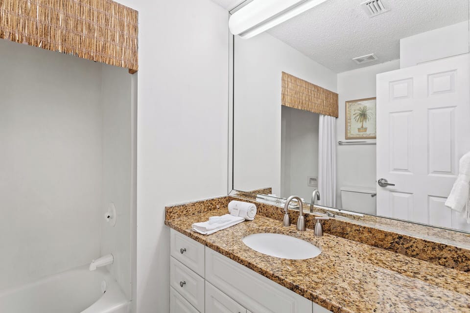 23-Crescent-108-Guest-Bathroom