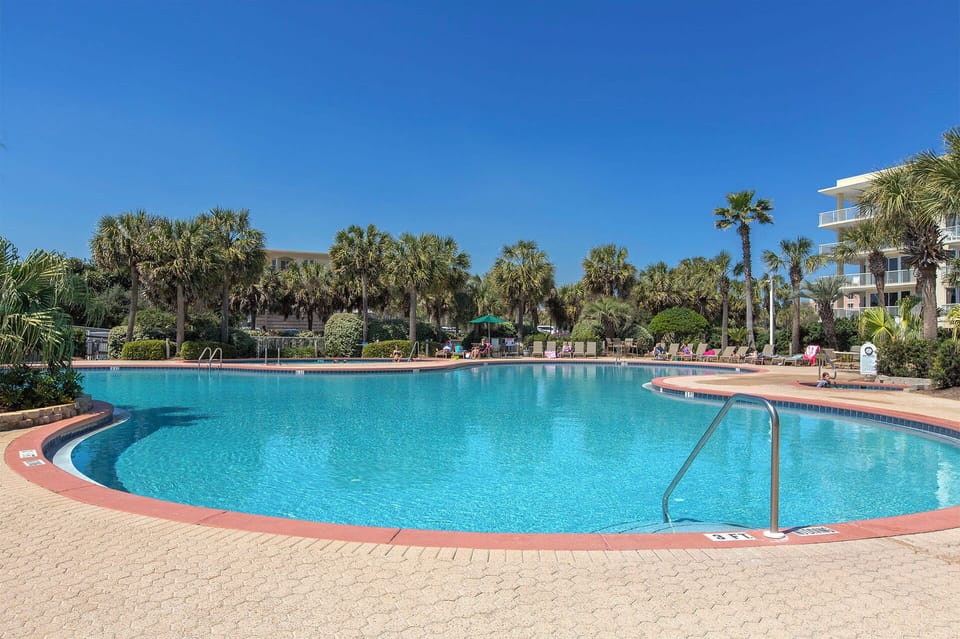 19-Crescent-Community-Pool