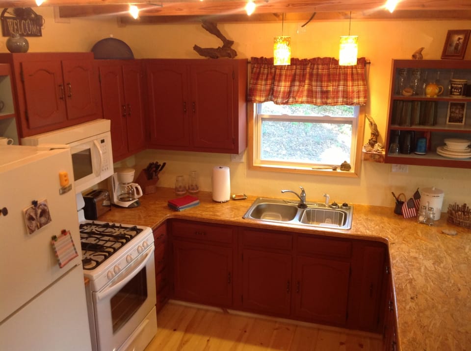Plenty of storage and counter space in the kitchen. 
