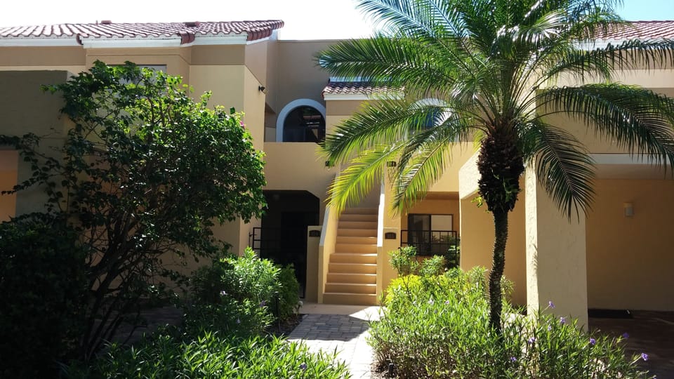 Front Entrance 2nd Floor Unit