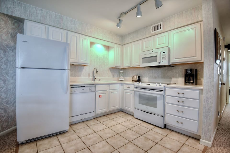 Sandpiper 5B Kitchen Area