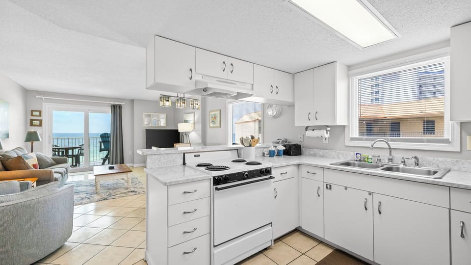 Clearwater 6D - Kitchen area
