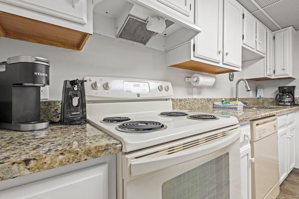 Gulf Tower 7C Kitchen Area