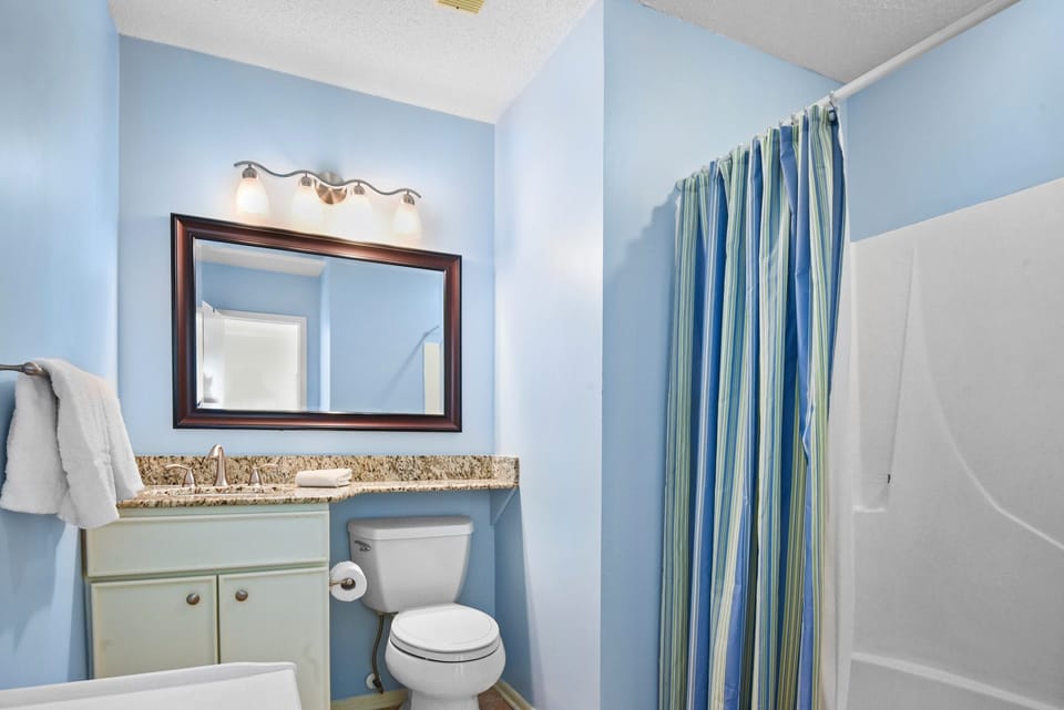 Sandpiper 14B Bathroom