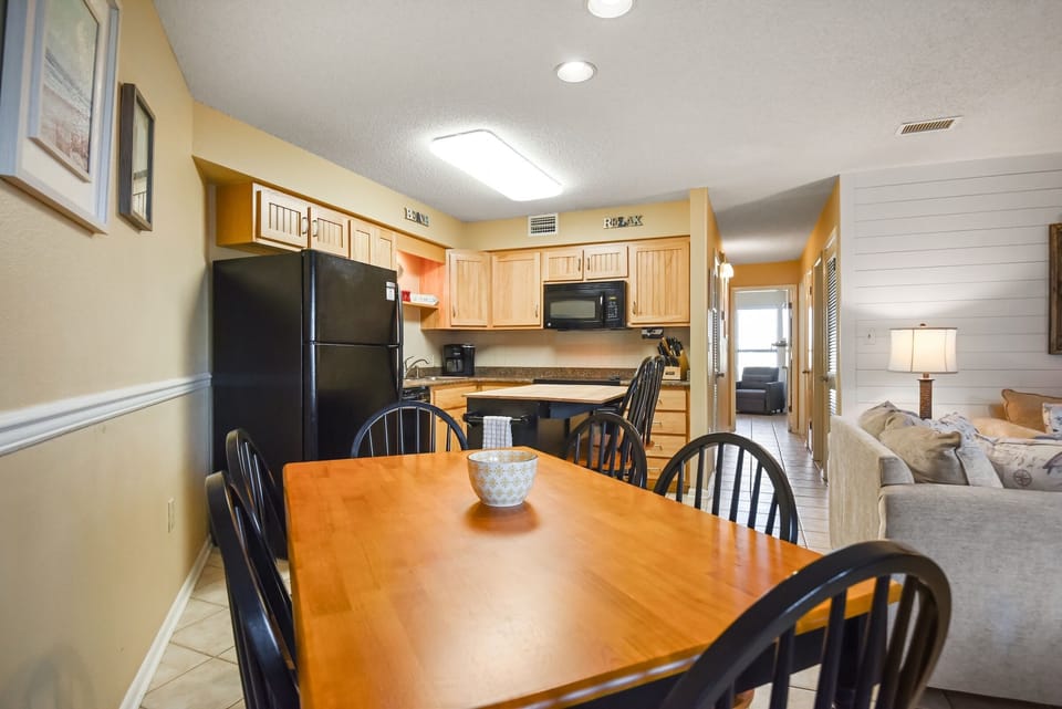 Sandpiper 2C Dining Area
