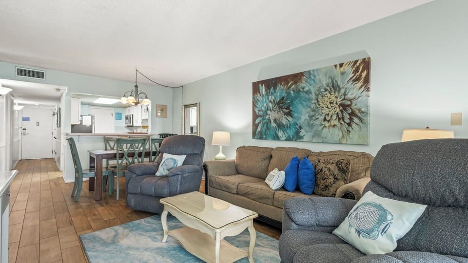 Gulf Tower 8C - Living area
