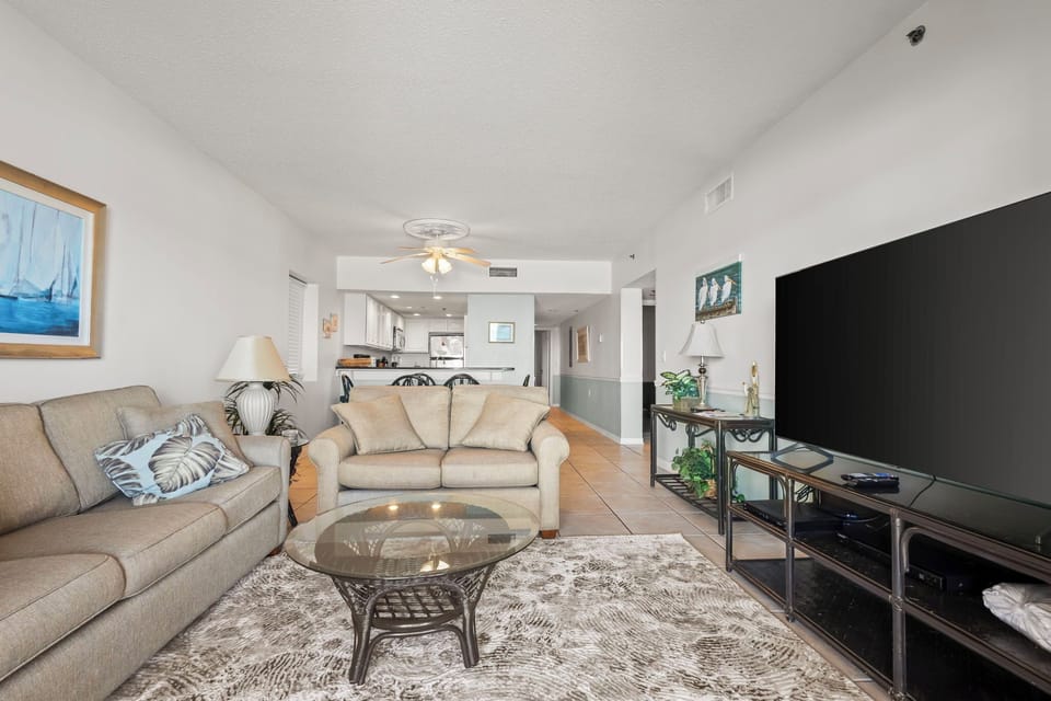 Tropical Winds 104 Living Area