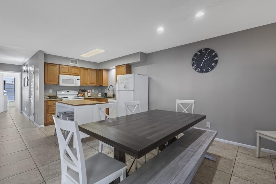 Sandpiper 11C Dining Area