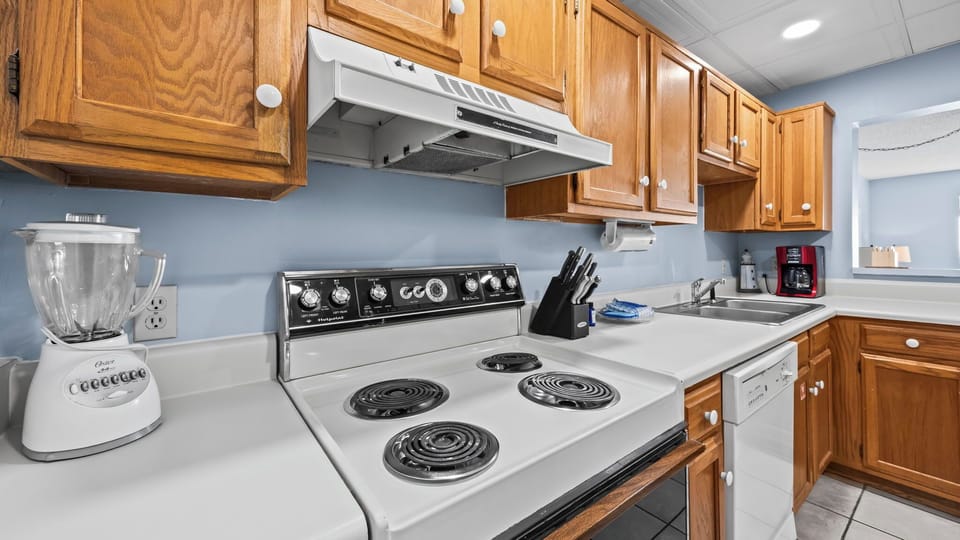 Gulf Tower 4C - Kitchen