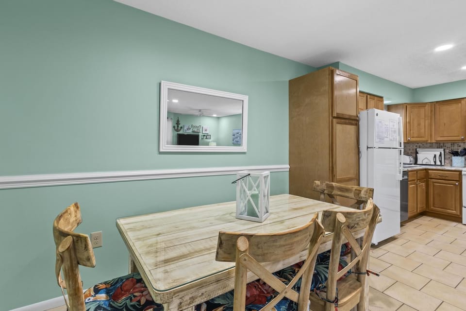 Sandpiper 3B Dining Area