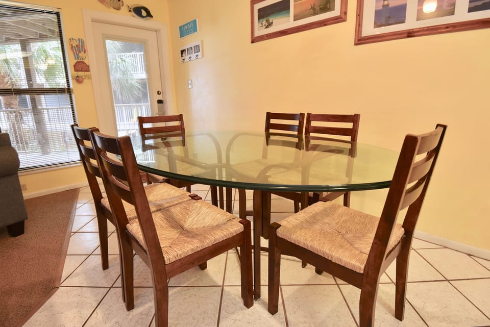 Sandpiper 4A Dining Area