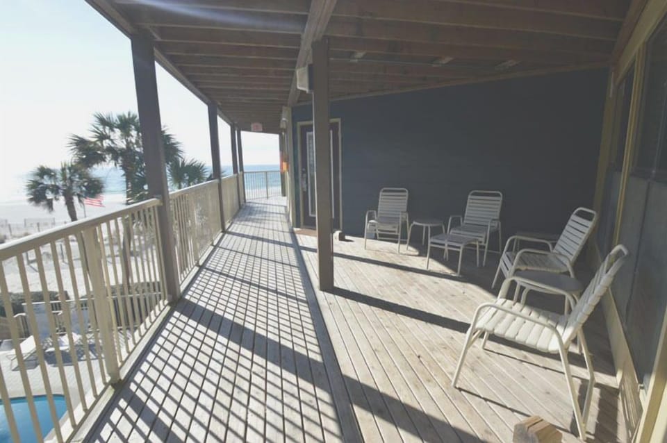 Sandpiper 15B Deck balcony area. - Deck balcony area.