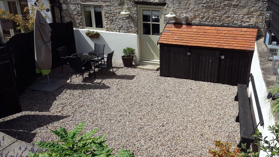 The Granary private courtyard and BBQ area