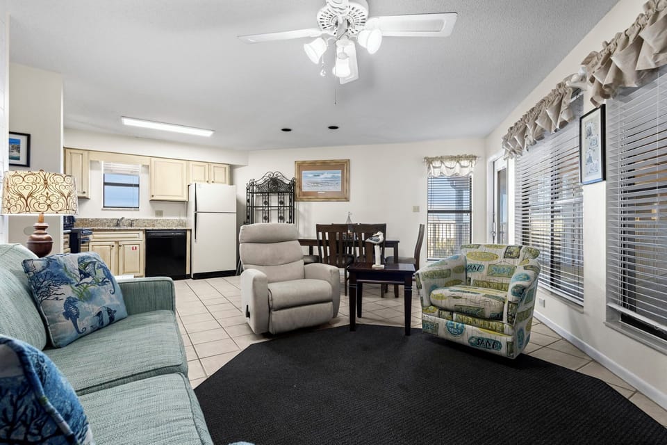 Sandpiper 9C Living Area