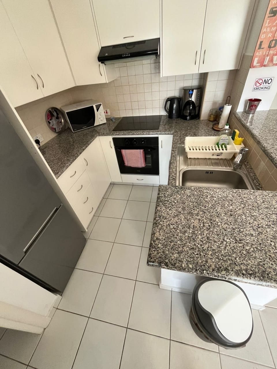 Fully equipped kitchen, all mod cons including washing machine.