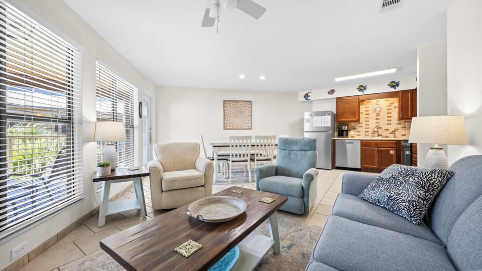 Sandpiper 4C - Living area