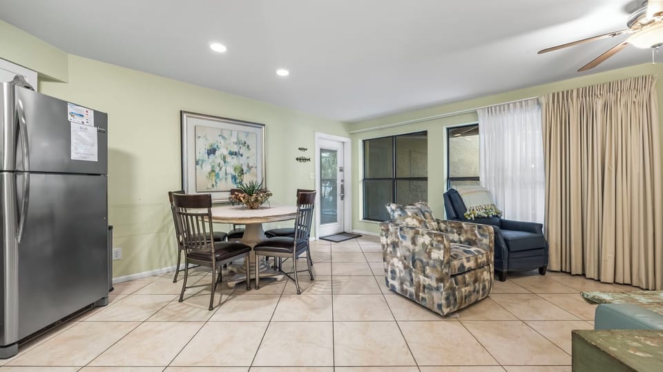 Sandpiper 10A Living Room