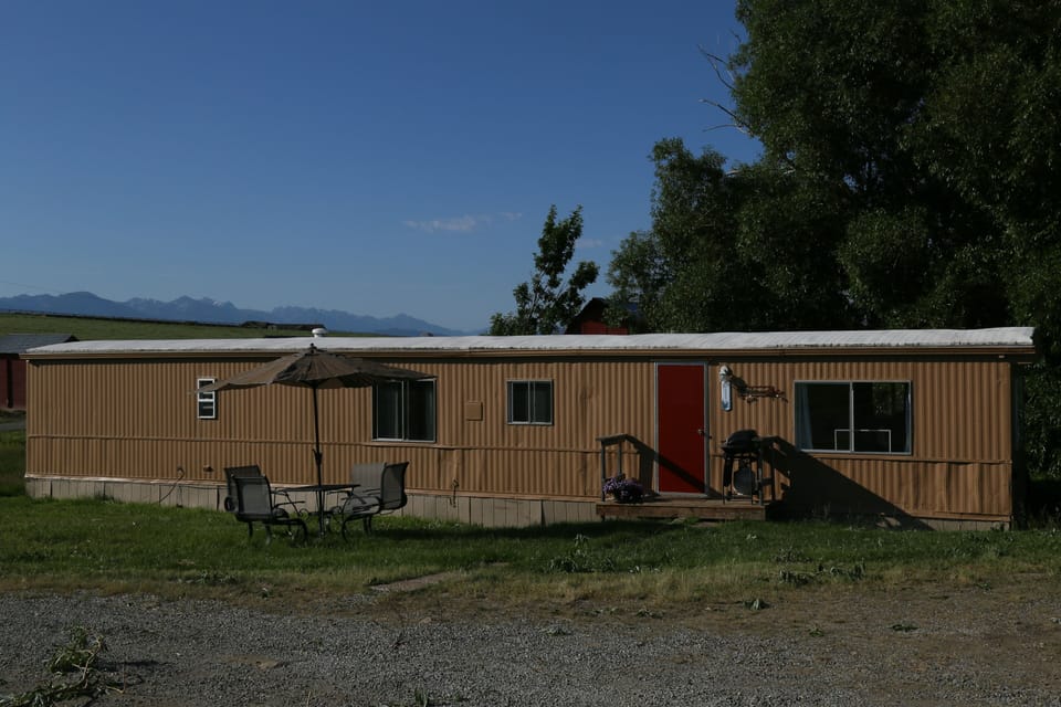 clean, comfortable, economical and quiet....mountain views in all directions!