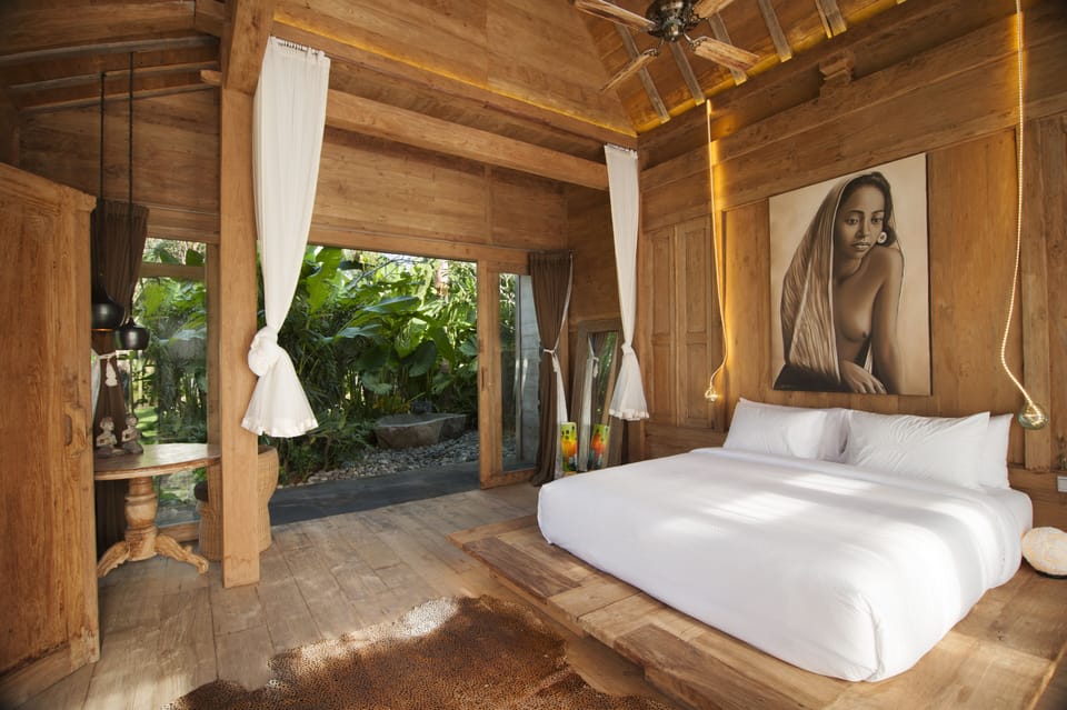 4 Bedroom Villa kayu Close to Canggu