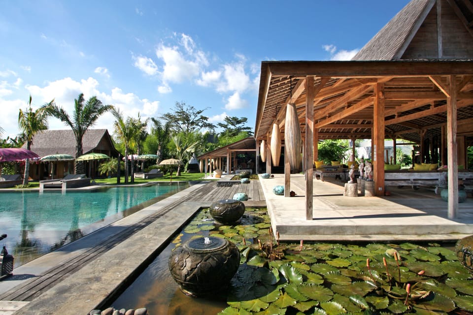 4 Bedroom Villa kayu Close to Canggu