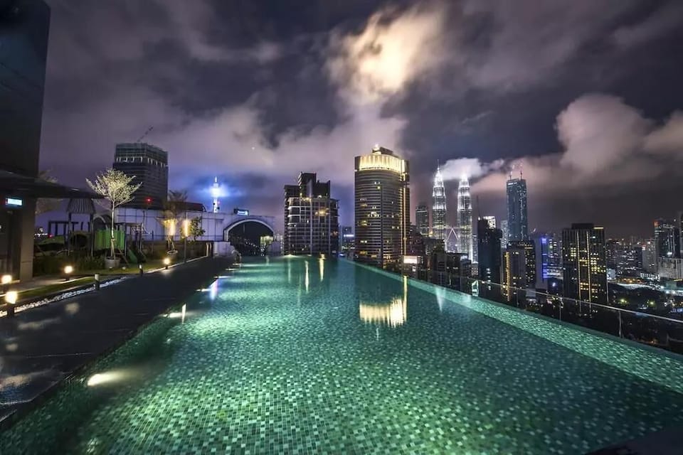 SKY POOL 3 Mins walk to Bukit Bintang 2