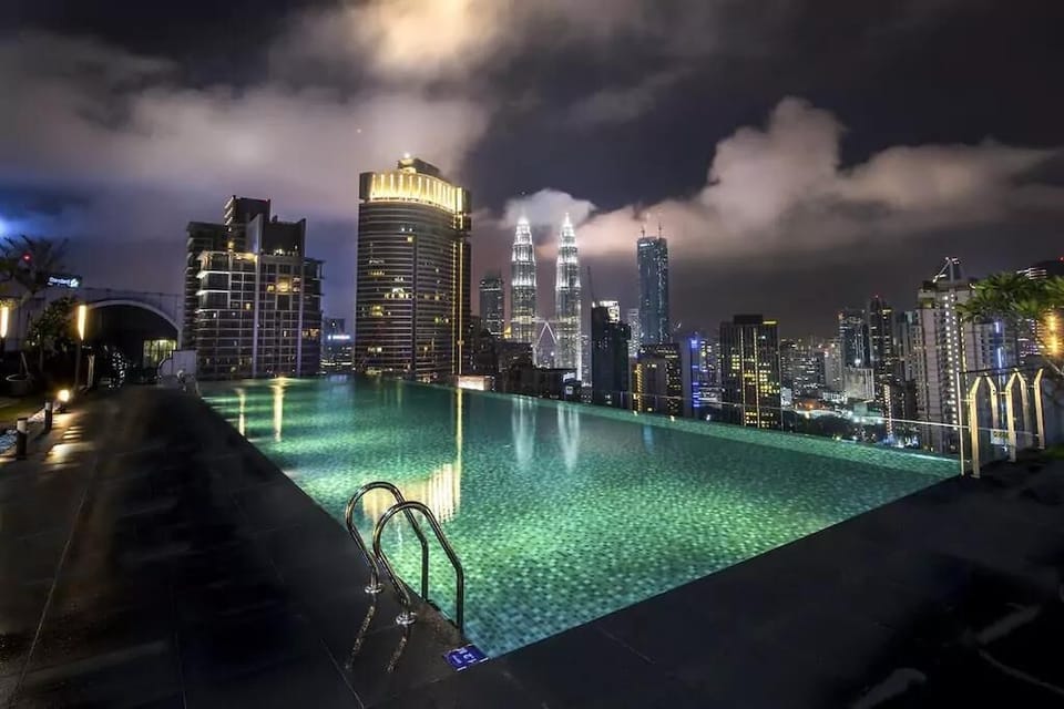 SKY POOL 3 Mins walk to Bukit Bintang 2