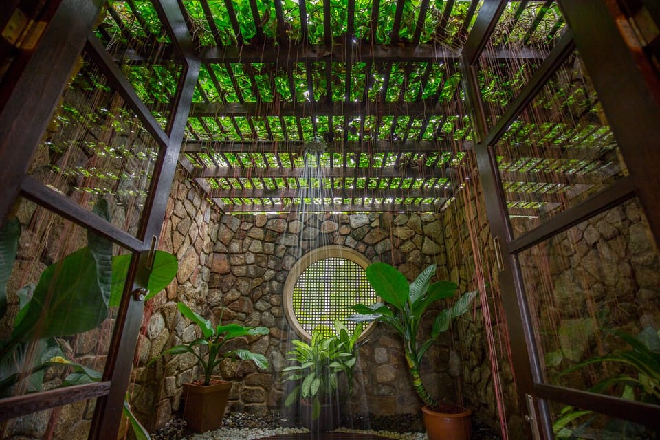 En-suite bathroom with rainshower