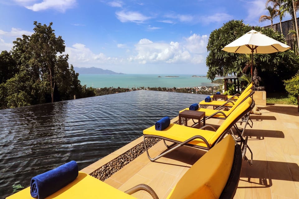 The villa provides 10 sunbeds with umbrellas by the infinity pool.