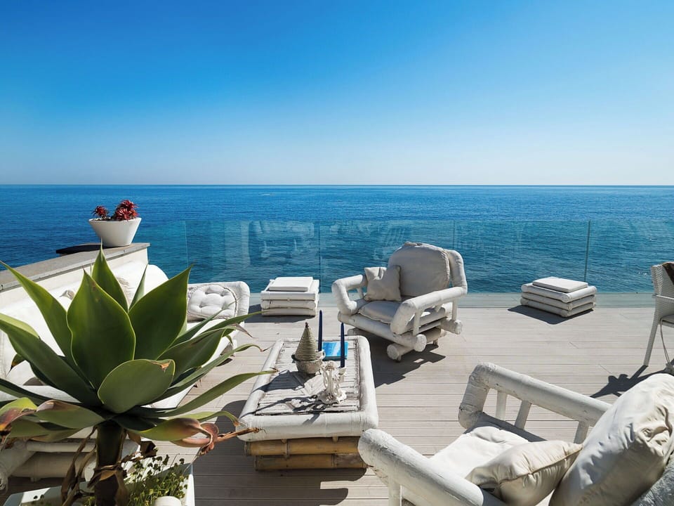 Balcony / Terrace / Patio