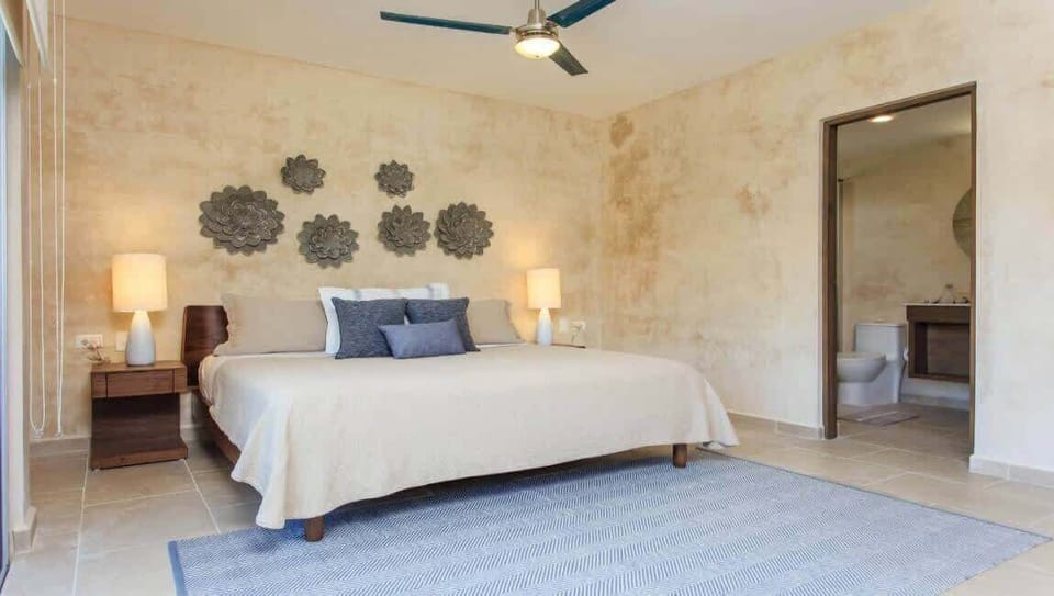 King-sized bed in master w/ private ensuite bathroom