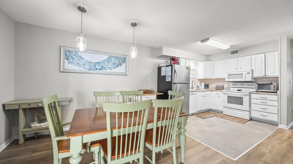 Sandpiper 3C - Dining area with seating for six, conveniently located beside the kitchen.