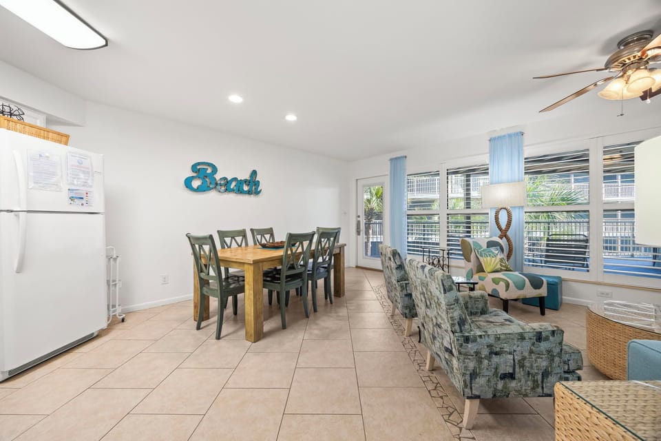 Sandpiper 12B Living area