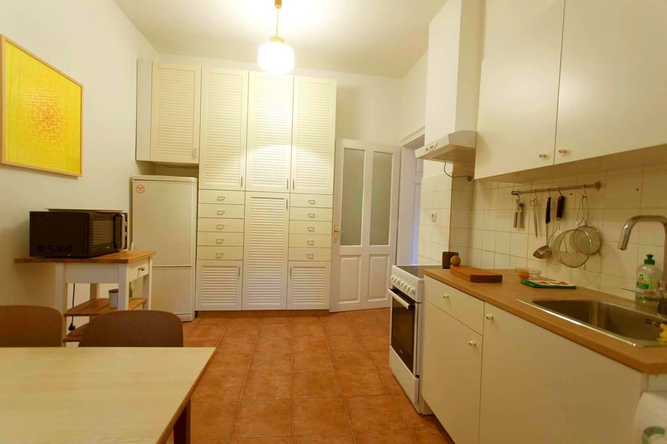 Apartment Laurel - Kitchen & Dinning Area