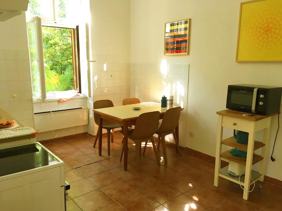 Apartment Laurel - Kitchen & Dinning Area