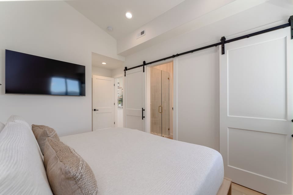 King size main bedroom