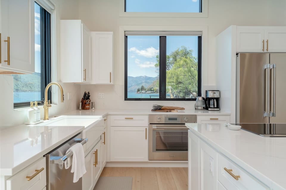 Full kitchen with beautiful Thermidor appliances