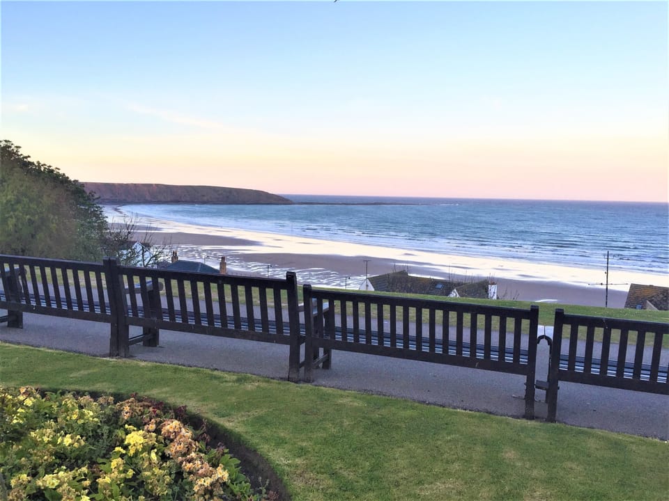 5 minutes walk away from Crescent garden